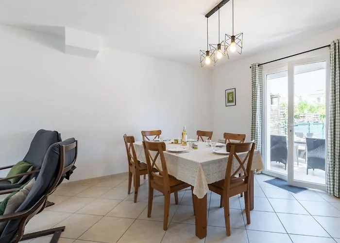 Les Lauriers By Interhome * Aigues-Mortes